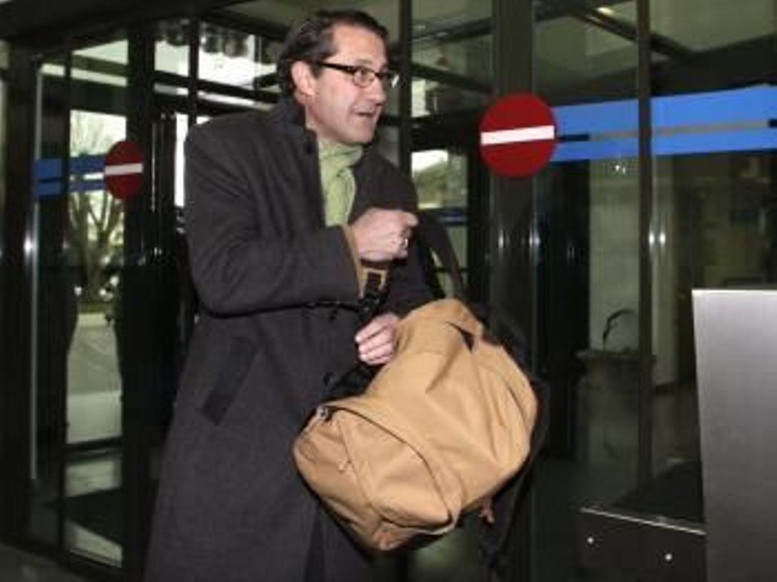 El exalcalde de Santiago Gerardo Conde Roa, entra esta mañana en los juzgados de Lugo.