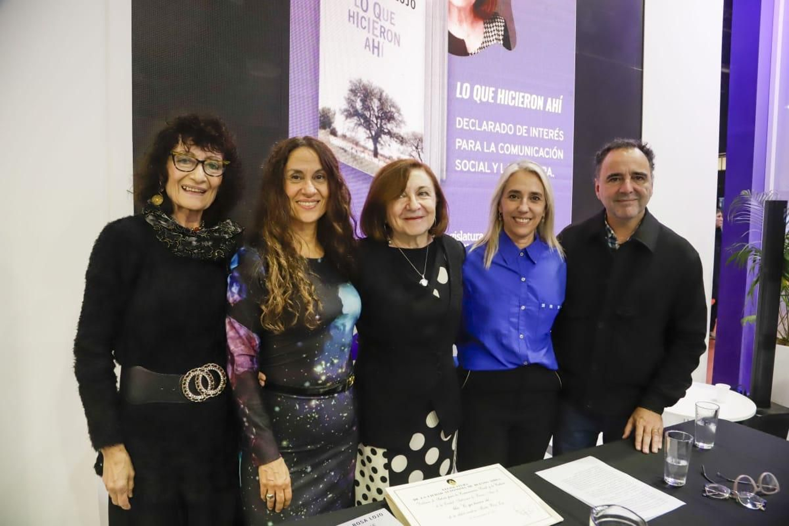 La escritora María Rosa Lojo, en el centro de la imagen.