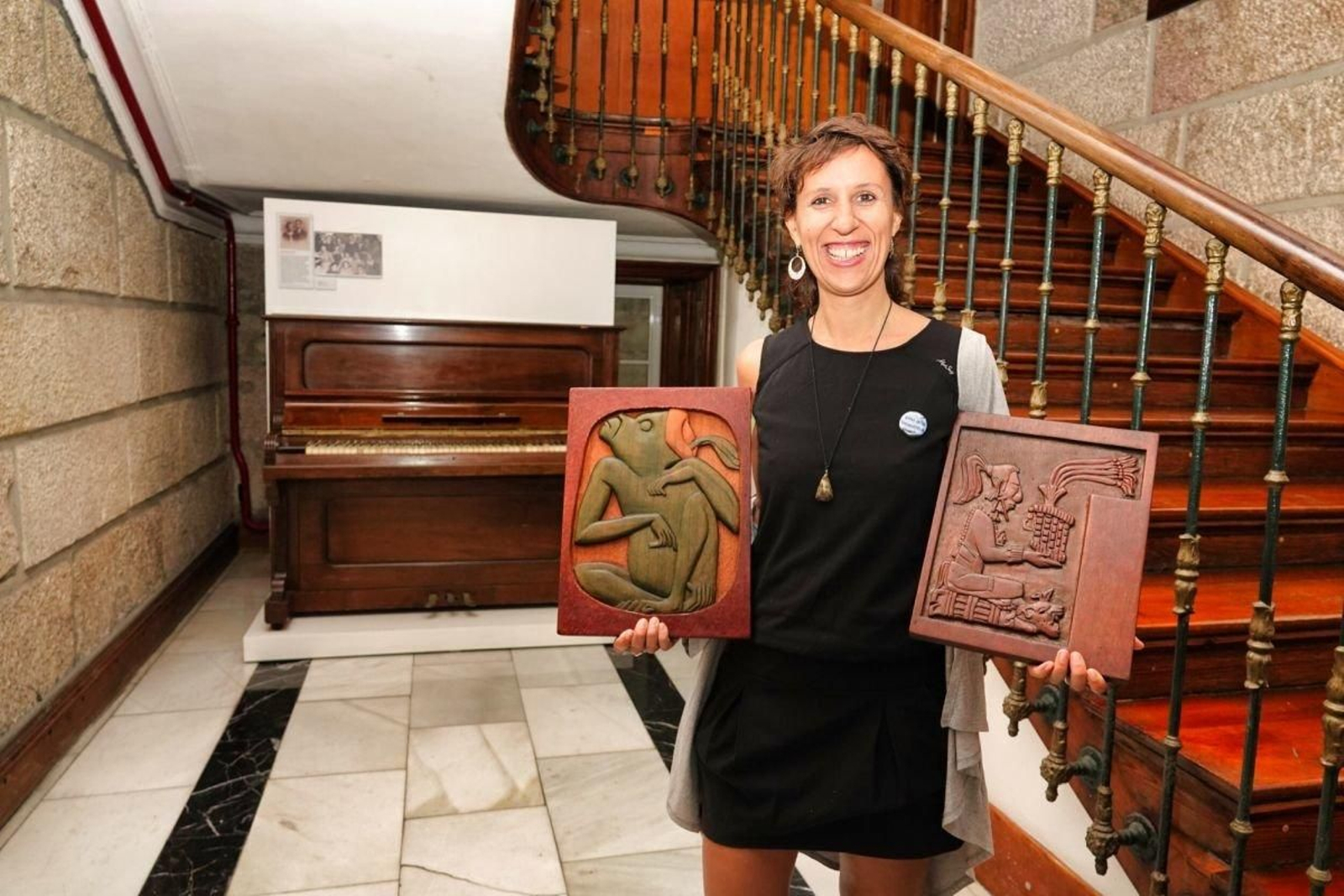 Iria ‘SorPresa’, co piano de Urania e as obras de Beto Mella.