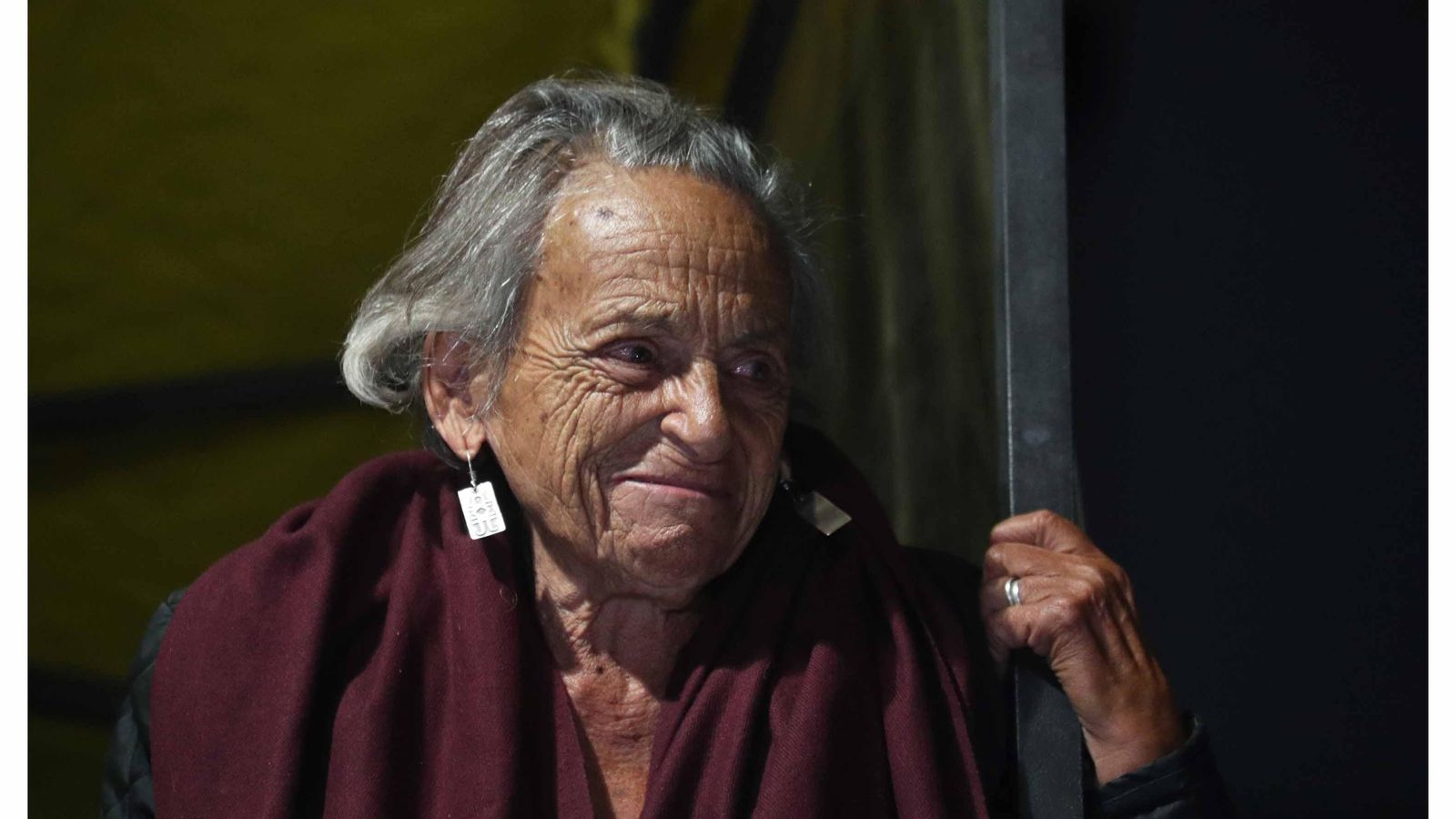 La activista Amparo Carvajal tras la visita del Cónsul de España hoy en La Paz (Bolivia). EFE/ Luis Gandarillas