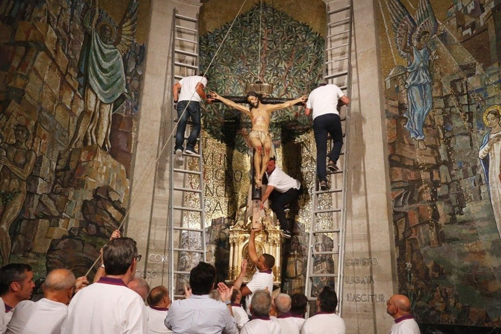 Descendimiento del Cristo de la Victoria _ JV Landín 041