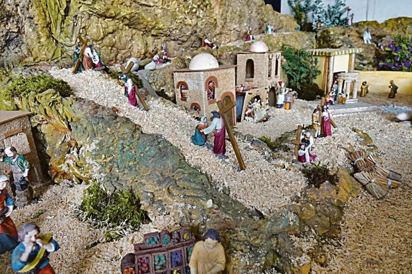 La subida al monte Calvario, cargando con la cruz, es la escena principal del Jerusalén.