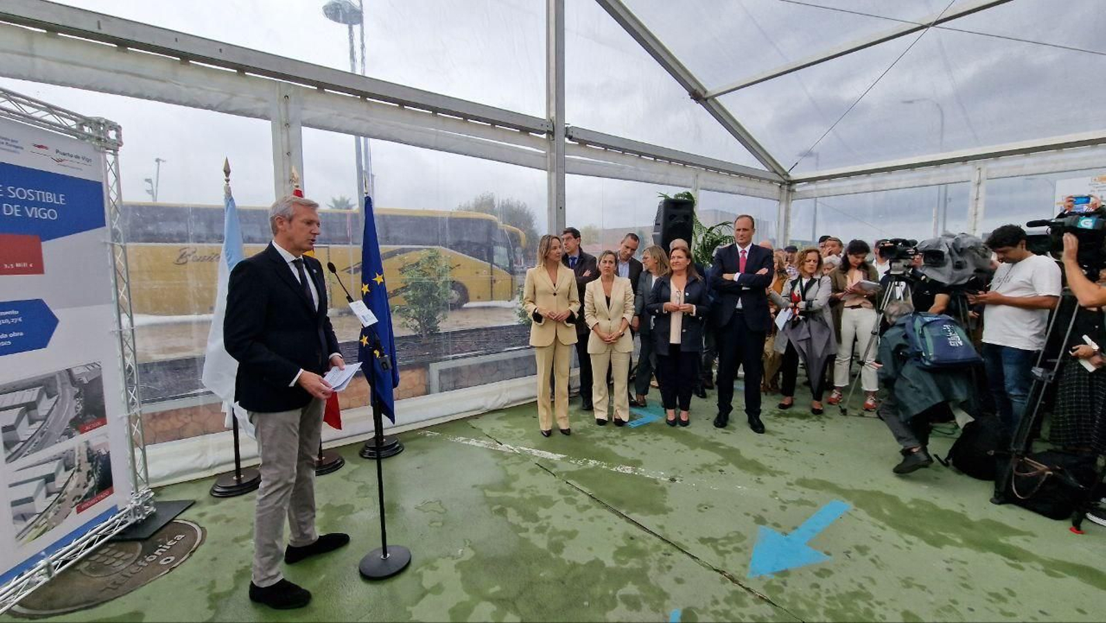 Rueda en la inauguración del paseo entre Barreras y Bouzas. // J.V. Landín