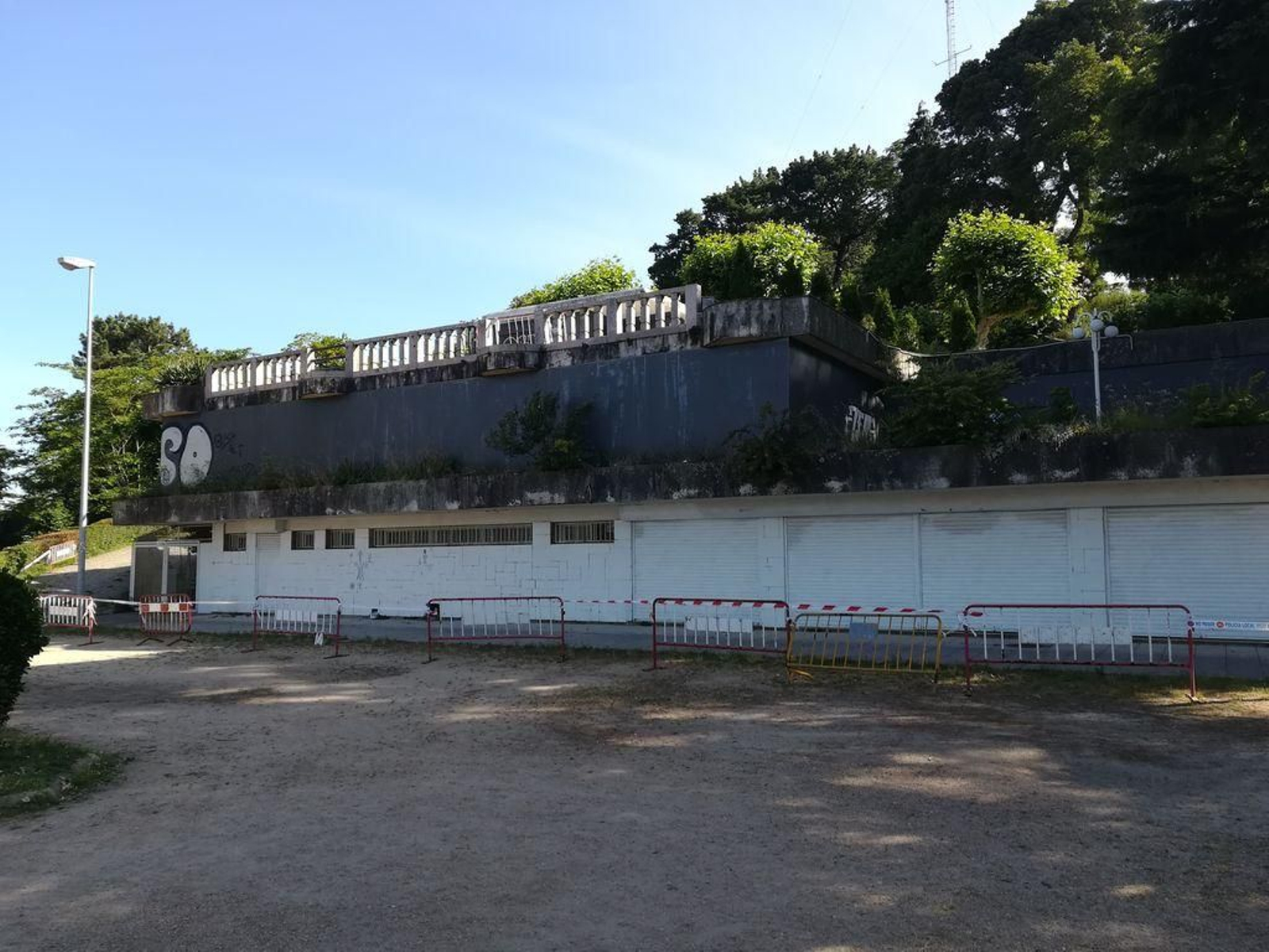 La ruina permanente del antiguo mirador del Castro