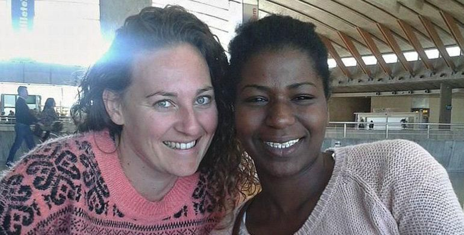 Darya con su hermana tinerfeña Ithaiza.