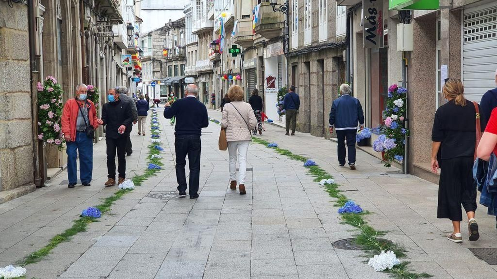 Un Corpus diferente sin fieles en Ponteareas 15