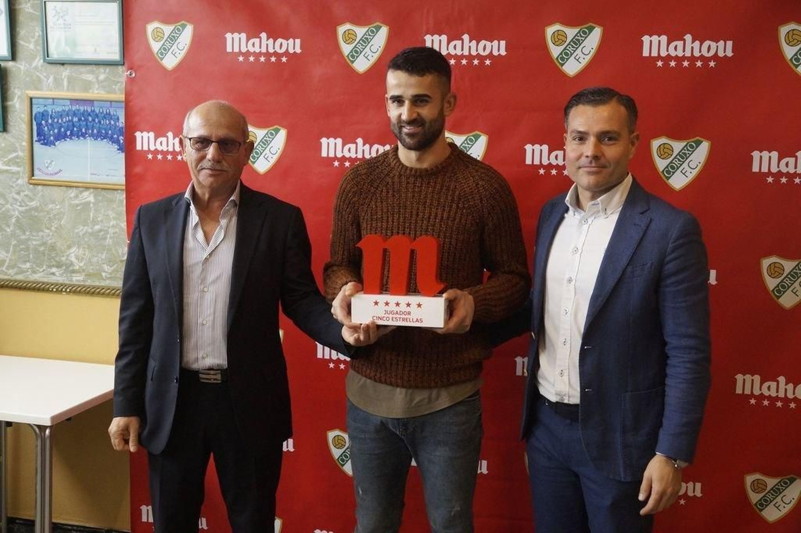 Silva recibió ayer el premio al mejor jugador de la primera vuelta.