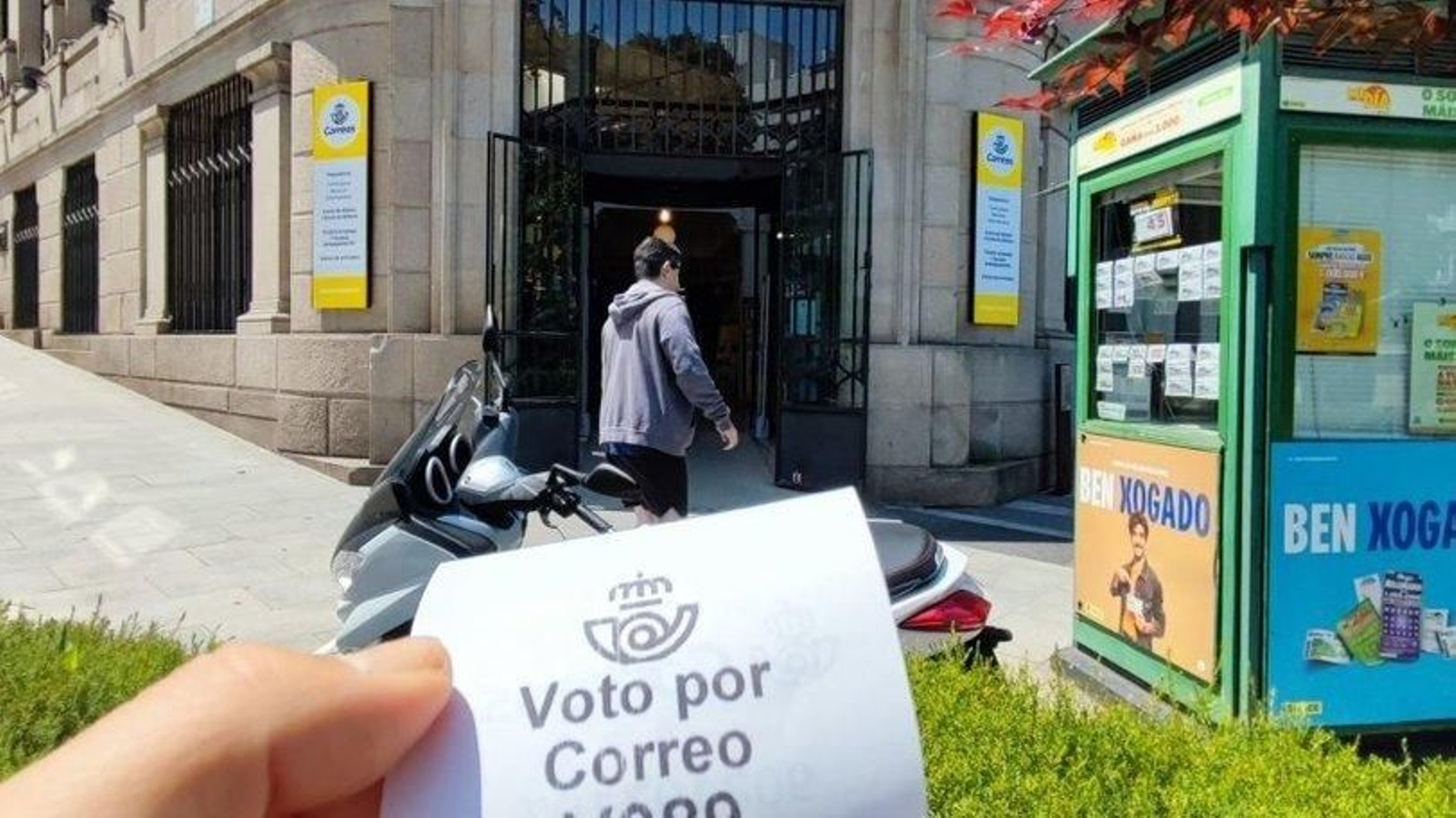 Imagen de archivo de la solicitud para votar por correo en unas elecciones desde Vigo.