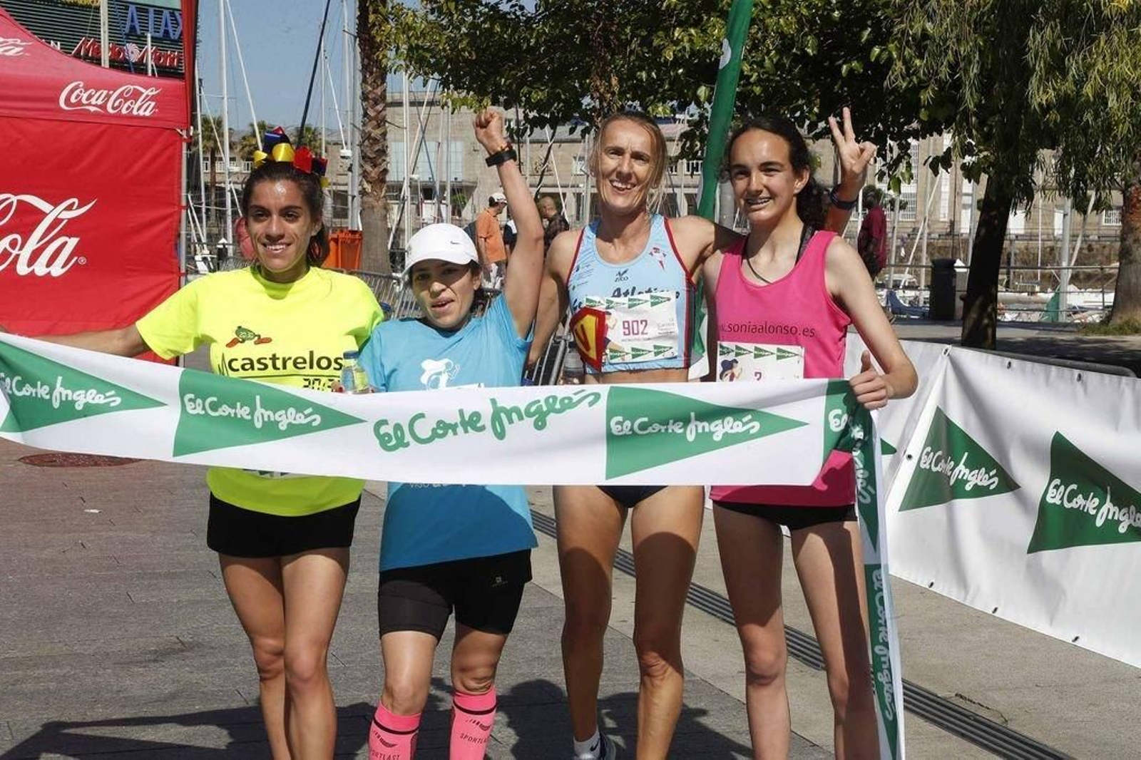 Karen Castro, Dolly Darlen, Cristina Estévez e Aldara Fonseca, ó finalizar a competición.