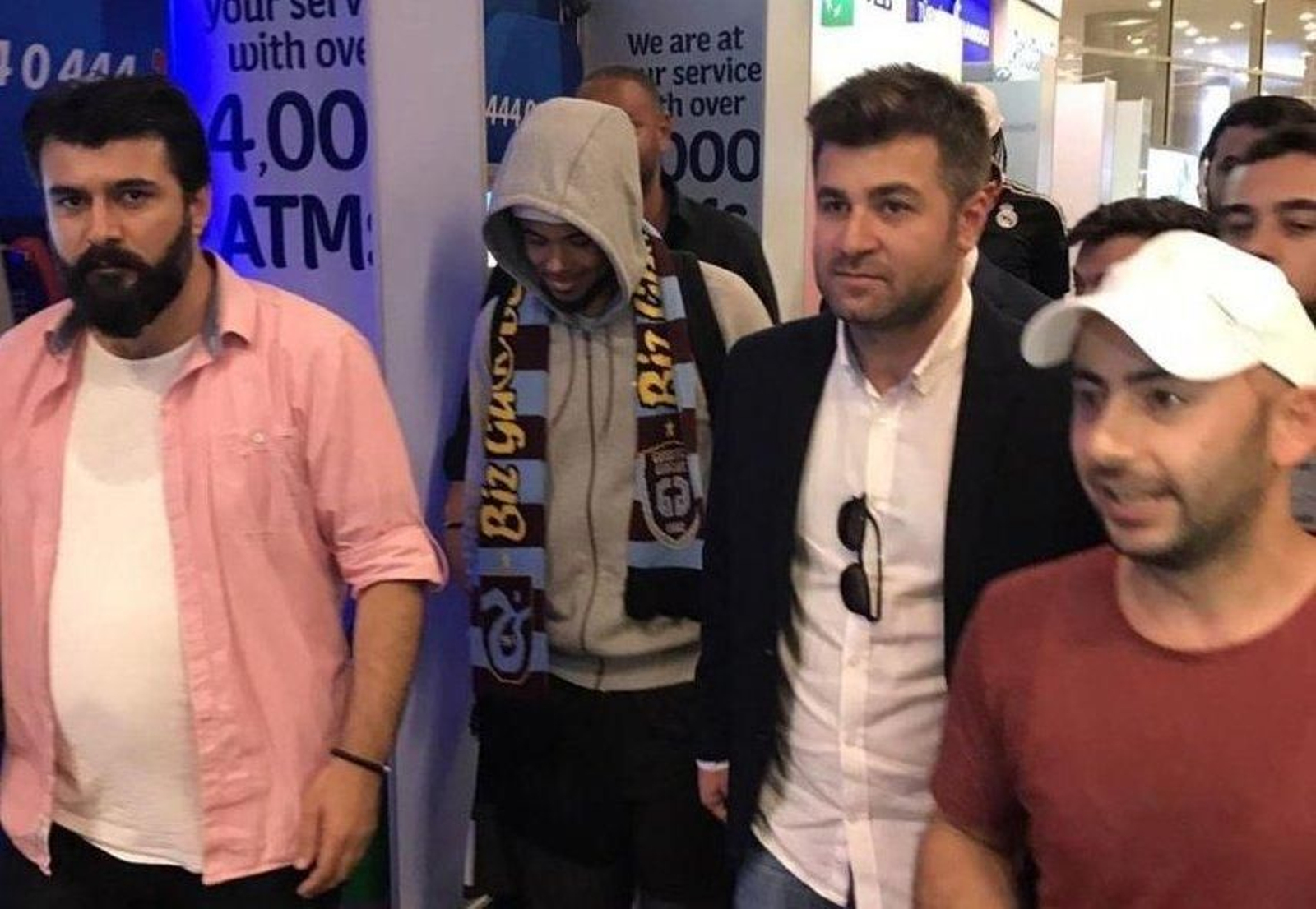 Bongonda ya ha sido engalanado con la bandera del Trabzonspor