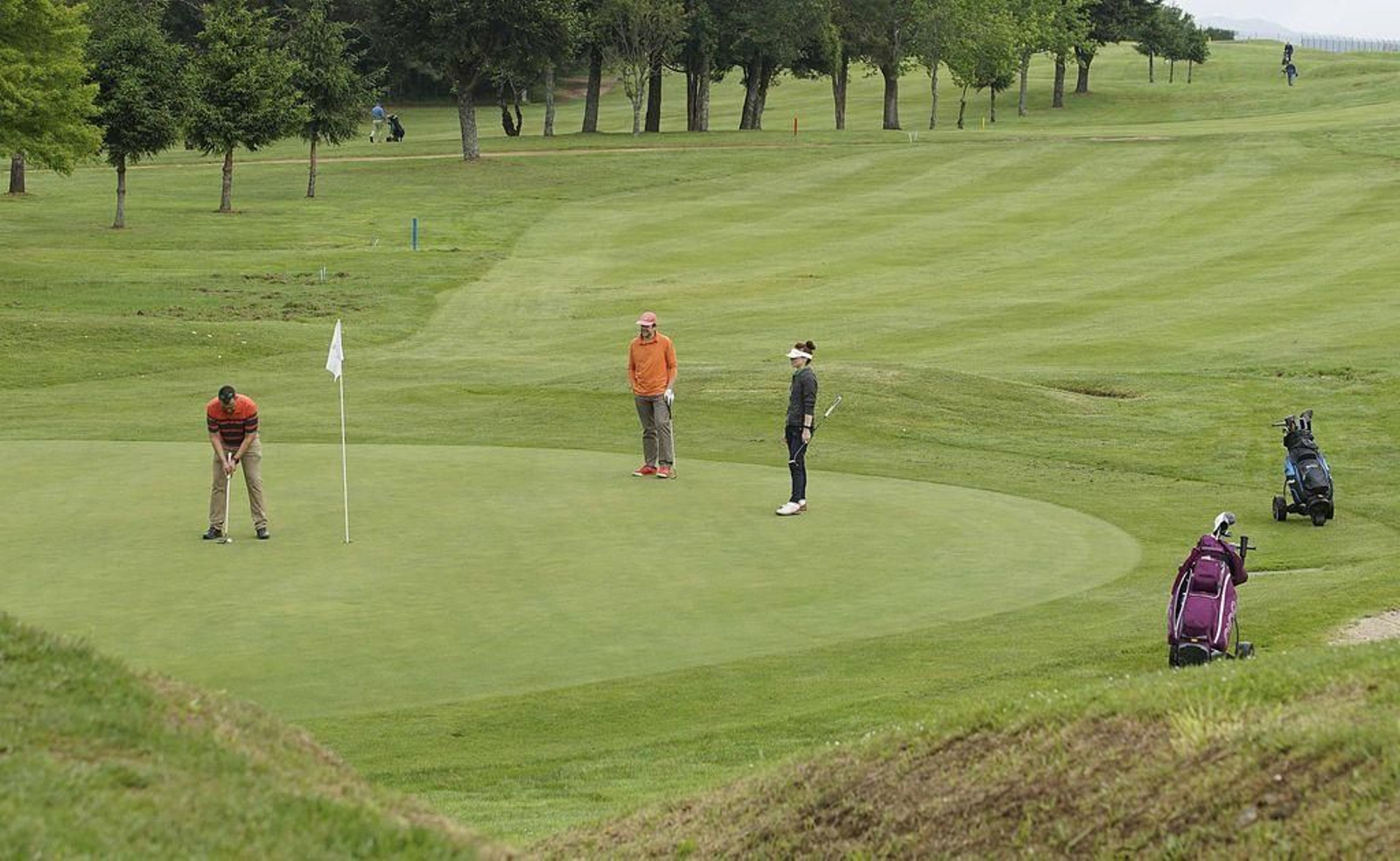 100 jugadores acudieron con cita previa al campo del Aeroclub en Peinador