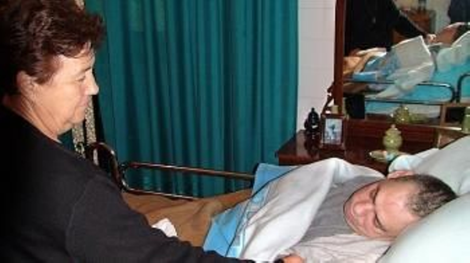 El PSOE cifra en más de 80.000 los gallegos afectados por los recortes en la Ley de Dependencia (Foto: Archivo EFE)