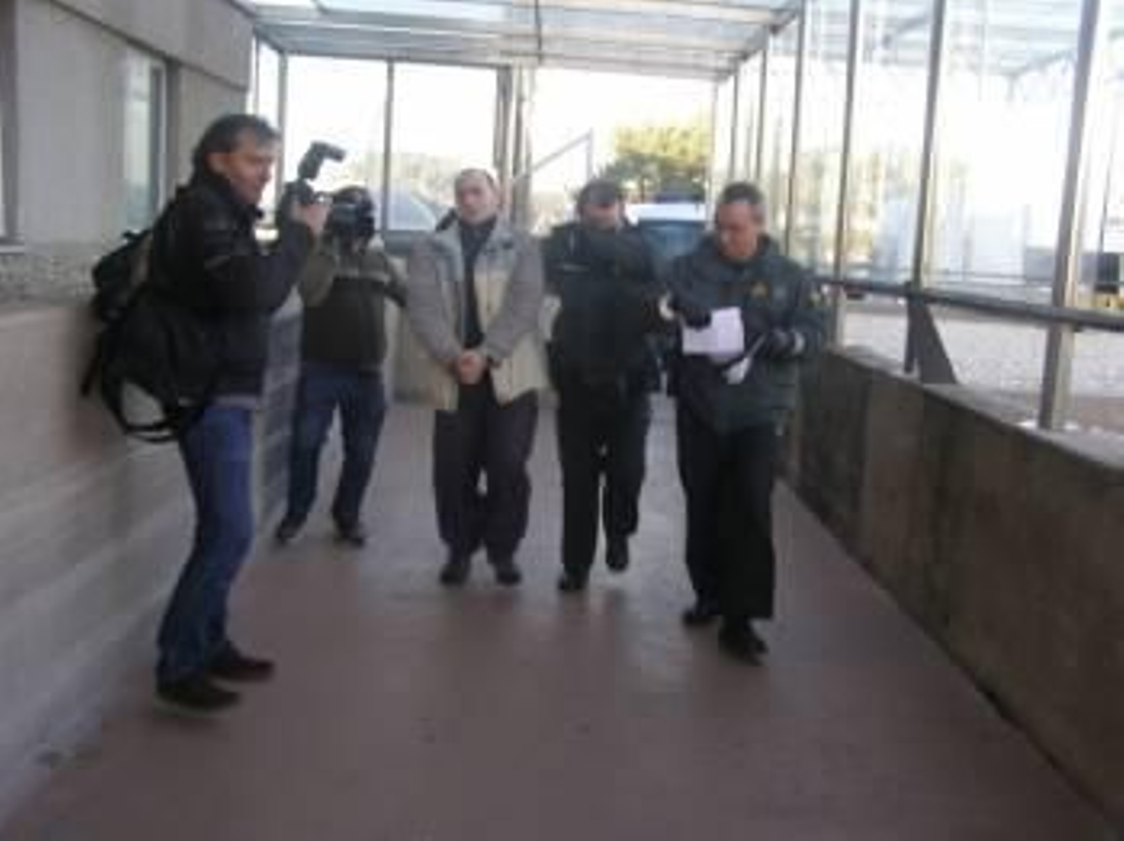 Reboredo, entrando ayer al hospital vigués del Meixoeiro. (Foto: A.D.)