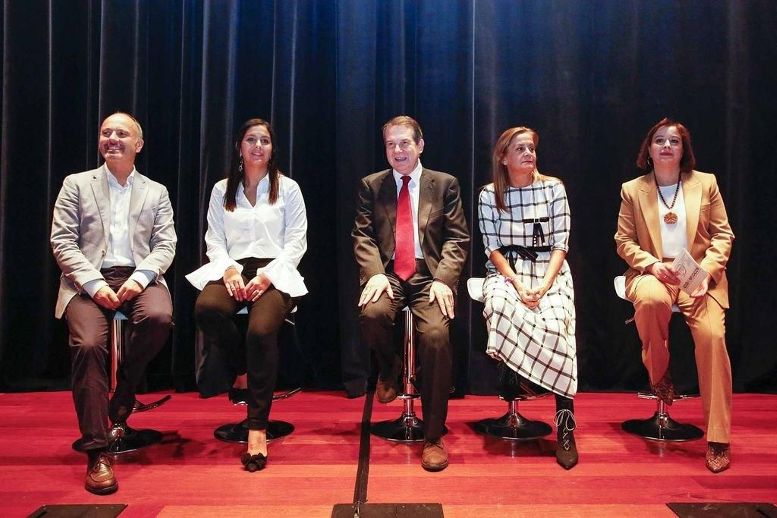 David Regades, Susana Pérez, Abel Caballero, Carmela Silva y Susana López Abella.