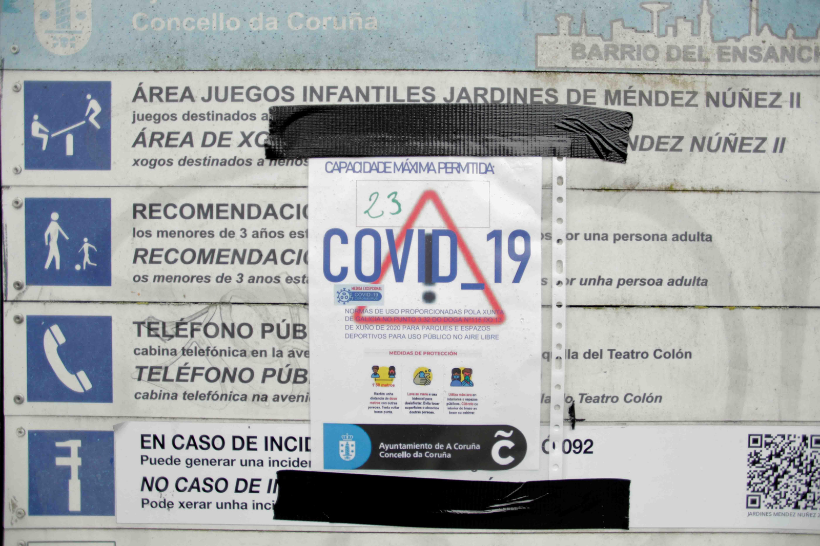 Un cartel situado en un parque infantil de A Coruña. EFE/ Cabalar