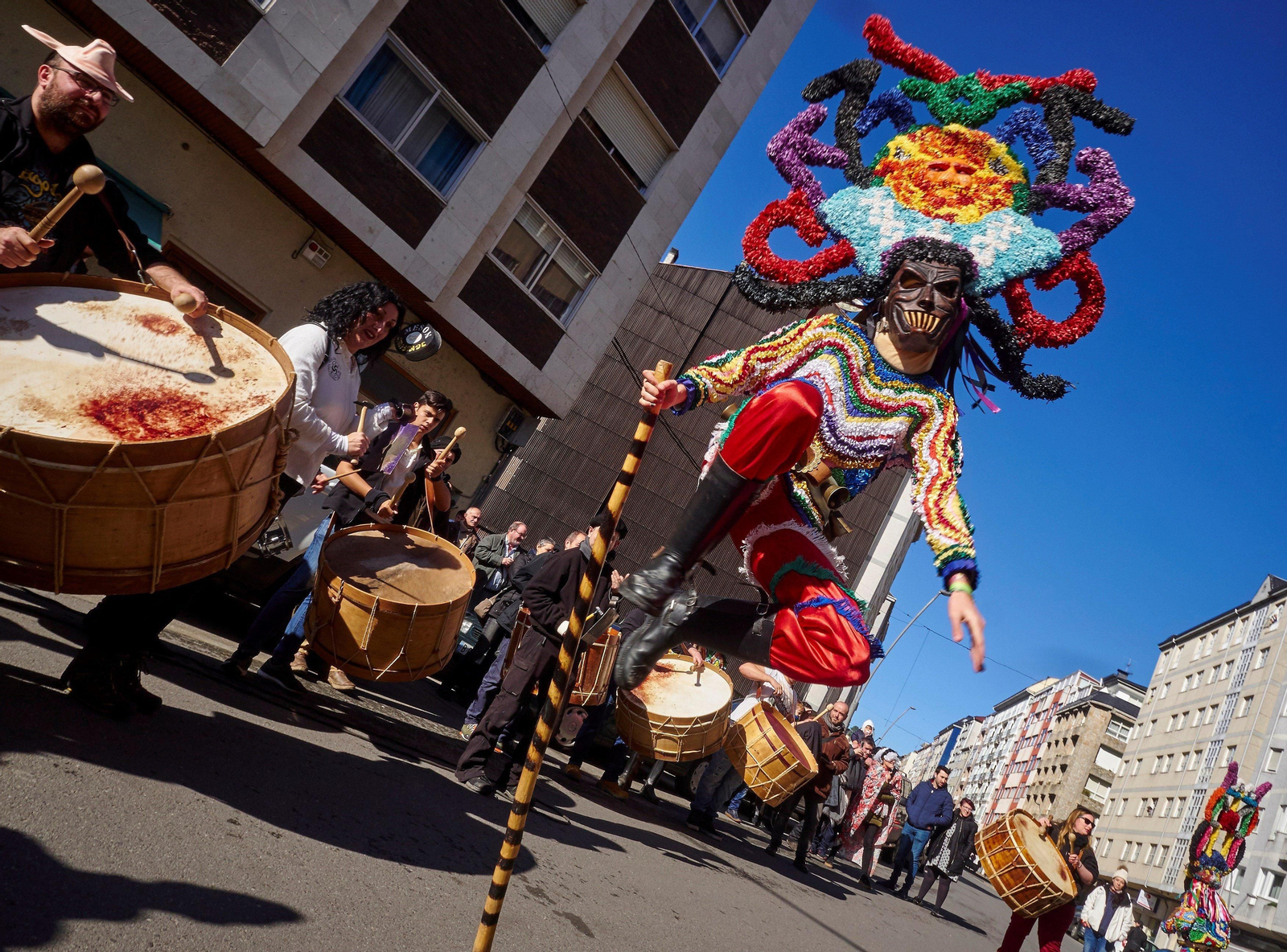 Uno de los parsonajes participantes en el desfile del Domingo Lambedoiro en Chantada.