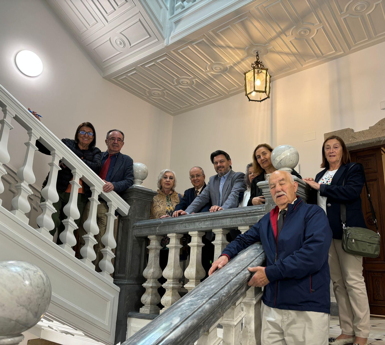 El presidente, José Antonio Otero, y varios miembros de la junta directiva del Centro Gallego de Santander se acercaron a Santiago de Compostela para reunirse con el secretario xeral da Emigración