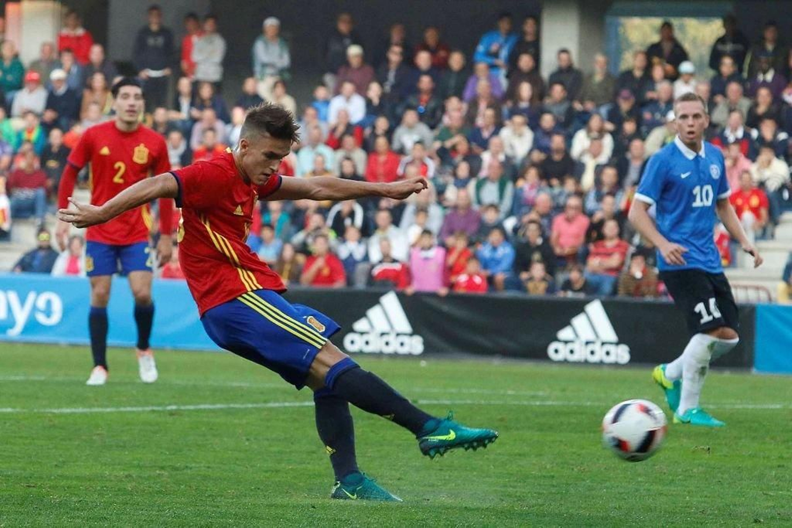Denis Suárez marcó el primer gol de la selección española sub-21 ayer en Pontevedra. // jv landín