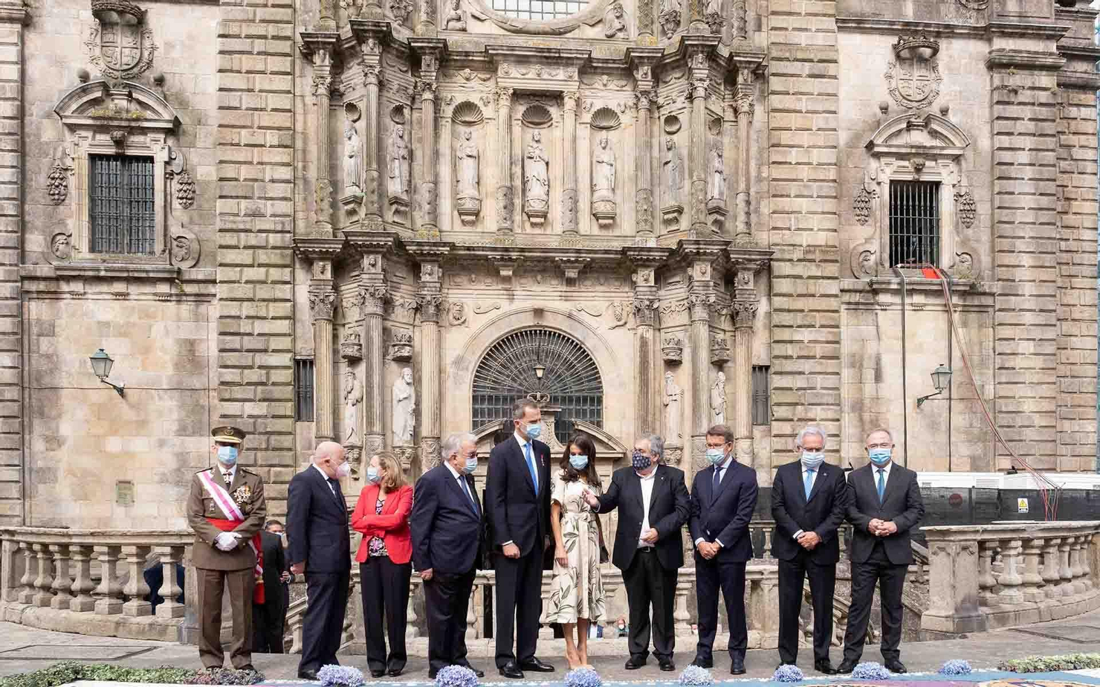 O presidente da Xunta de Galicia en funcións, Alberto Núñez Feijóo, recibe ás SS.MM. os Reis e acompañaos á Santa Misa de Ofrenda Nacional ao Apóstolo Santiago. Igrexa de San Martiño Pinario (Santiago de Compostela), 25/07/20.