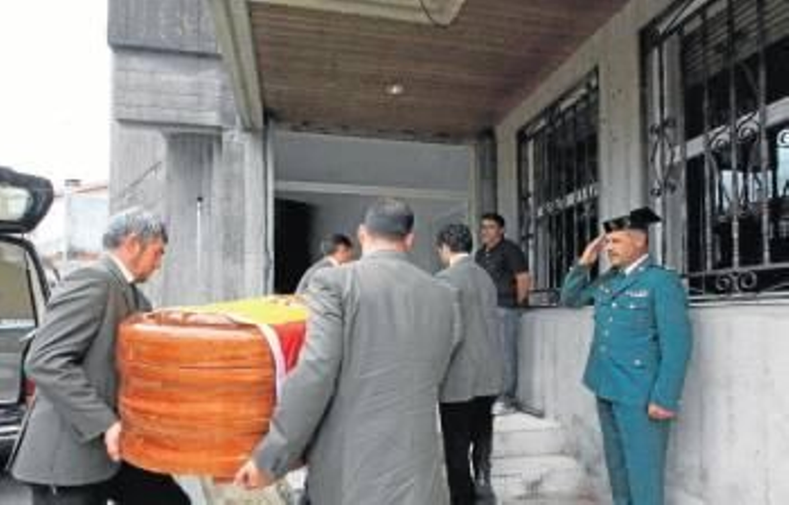 Llegada del féretro al concello de Covelo