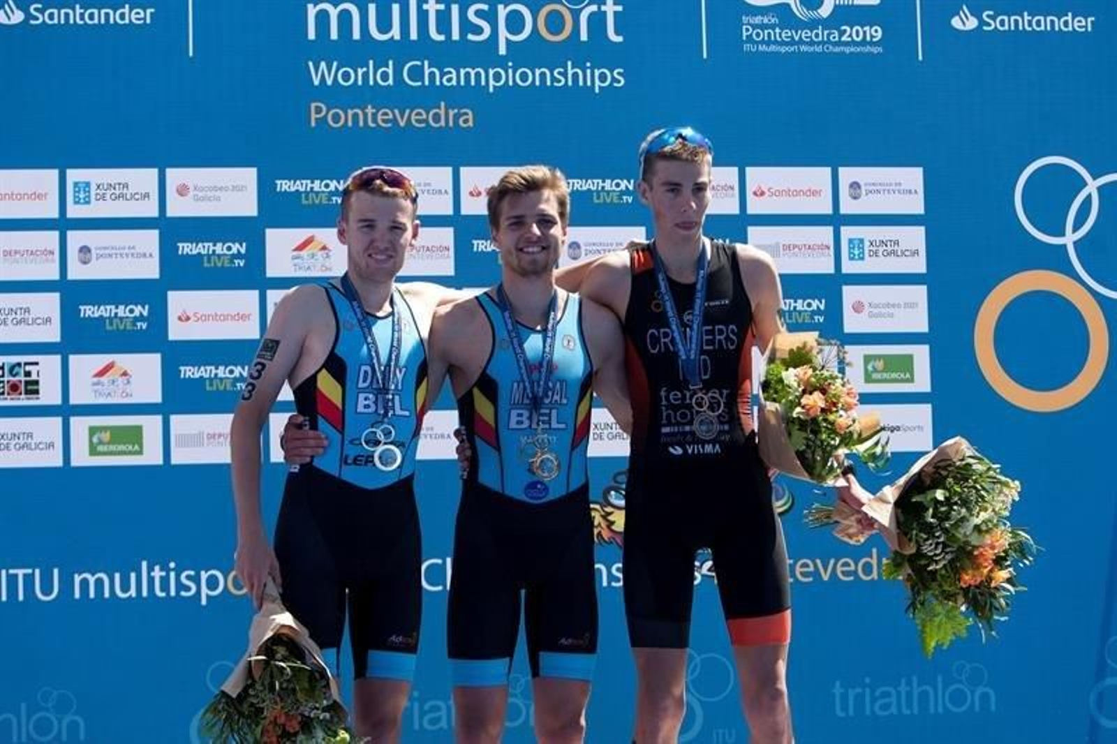 El campeón del Mundo Arnaud Mengal (c), el subcampeón del Mundo, Arnaud Dely (i) y el tercero el holandés Thomas Cremers (D)