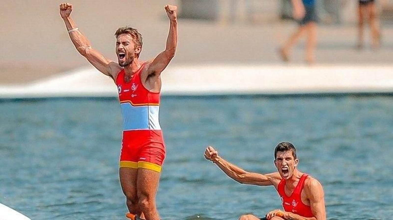 El moañés Rodrigo Conde, de pie, con su compañero Manel Balastegui.