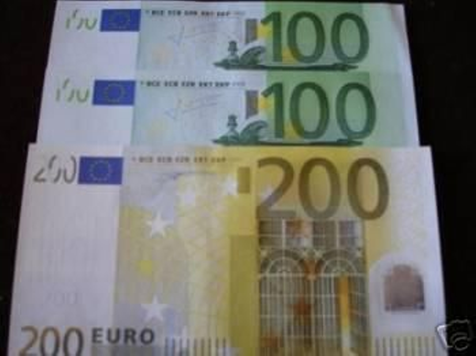 Entregó los 400 euros que encontró en la calle