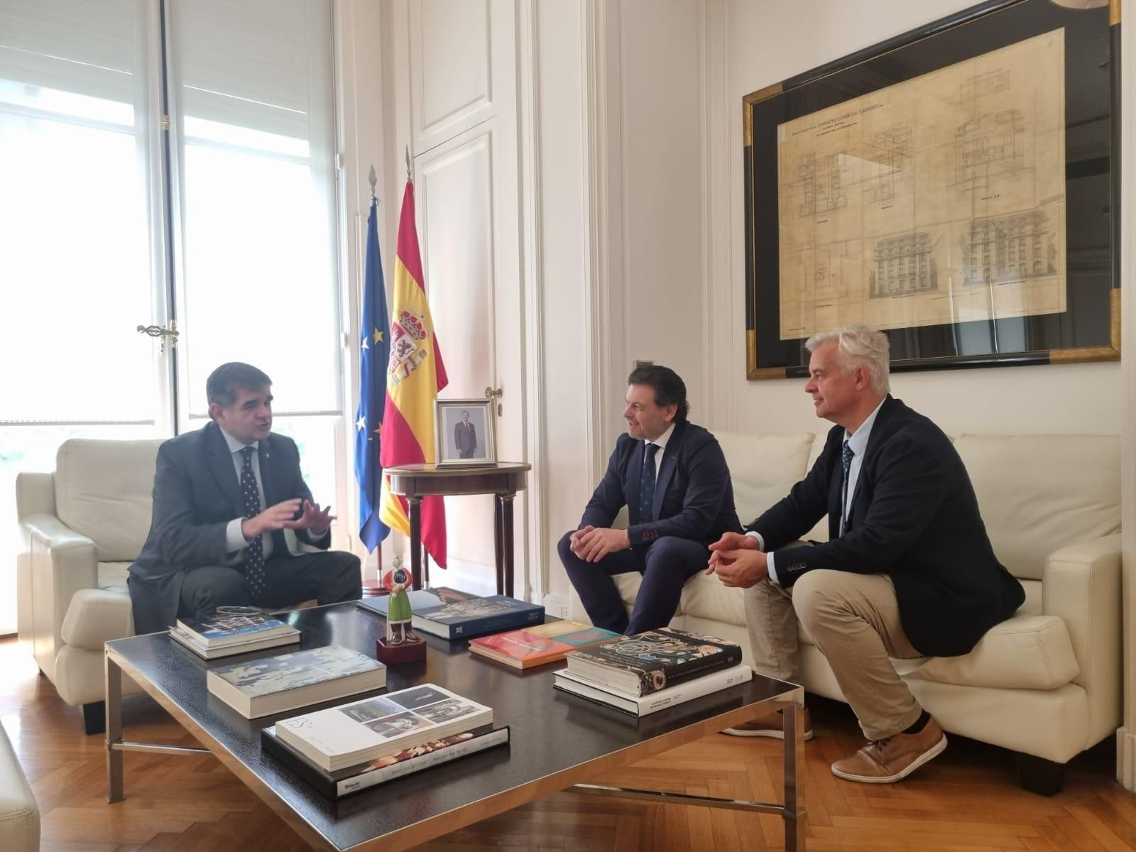 El secretario xeral da Emigración, Antonio Rodríguez Miranda, se reunió el pasado viernes a su llegada a Buenos Aires, con el embajador de España en la República Argentina, Joaquín de Arístegui, en la sede diplomática en la capital argentina.