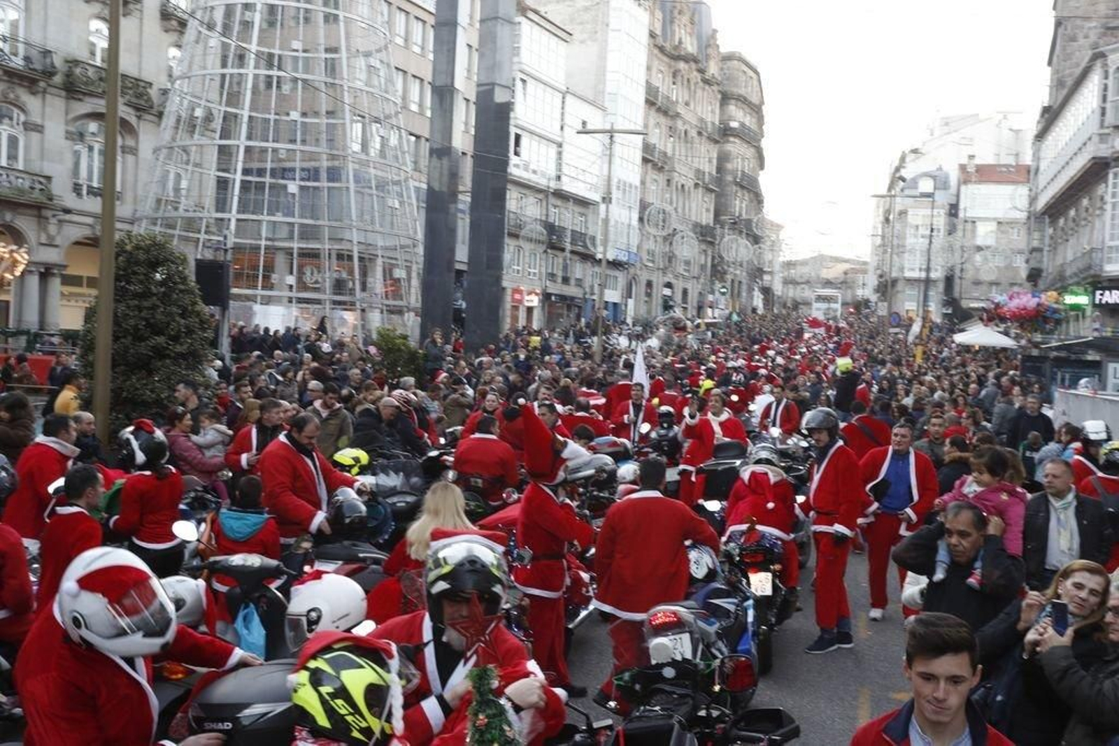 La papanoelada motera toma las calles de Vigo 44
