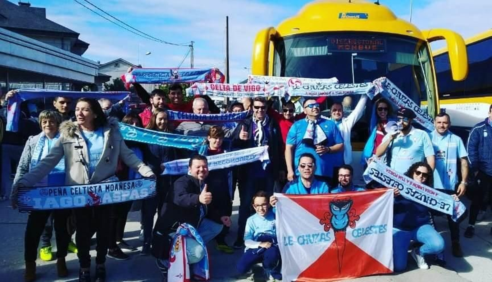 La madre de Aspas entre los aficionados camino de Butarque