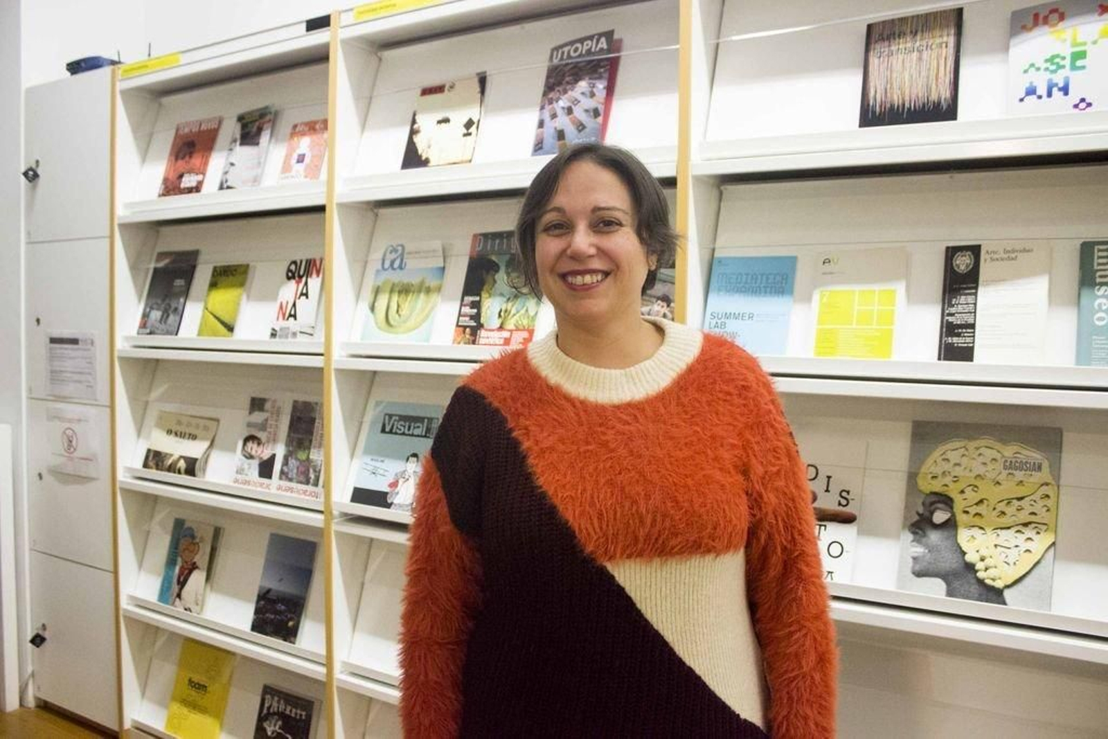 Iria Fernández, al frente de la biblioteca del Marco