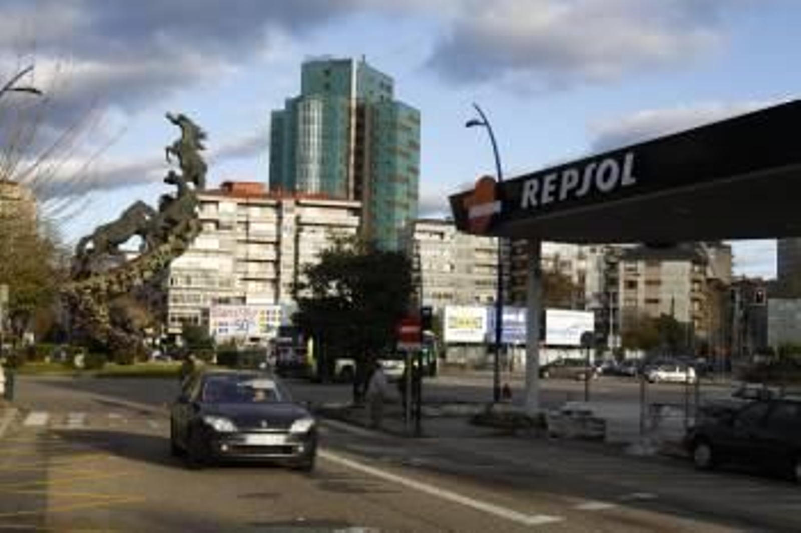 La gasolina y el gasóleo se abaratan ligeramente por cuarta semana seguida