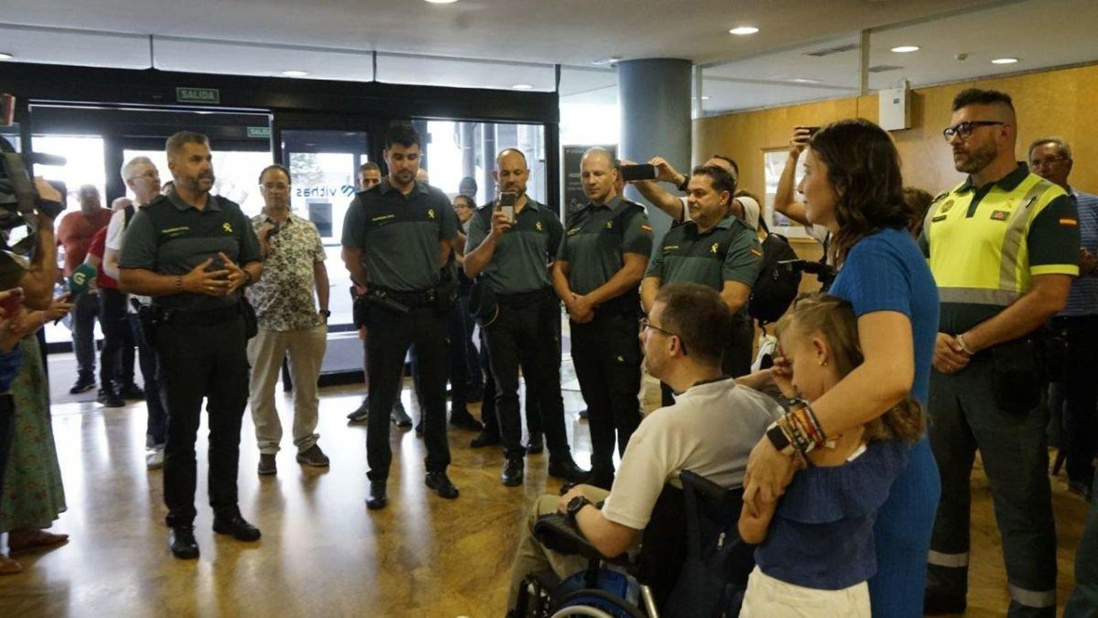 El jefe de Operaciones y el capitán jefe de Vigo durante el discurso.