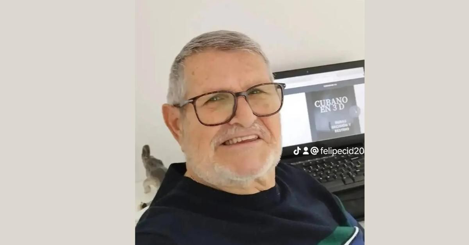 Felipe Cid, posa con motivo de la presentación de su nuevo libro.