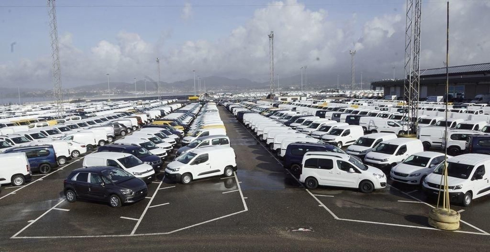 PSA deberá producir el año que viene un coche eléctrico por cada cuatro vehículos de combustión térmica.