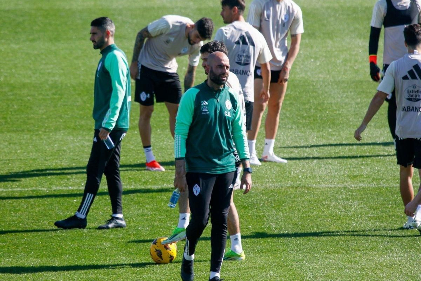 Claudio Giráldez, en el entrenamiento de ayer en Mos.