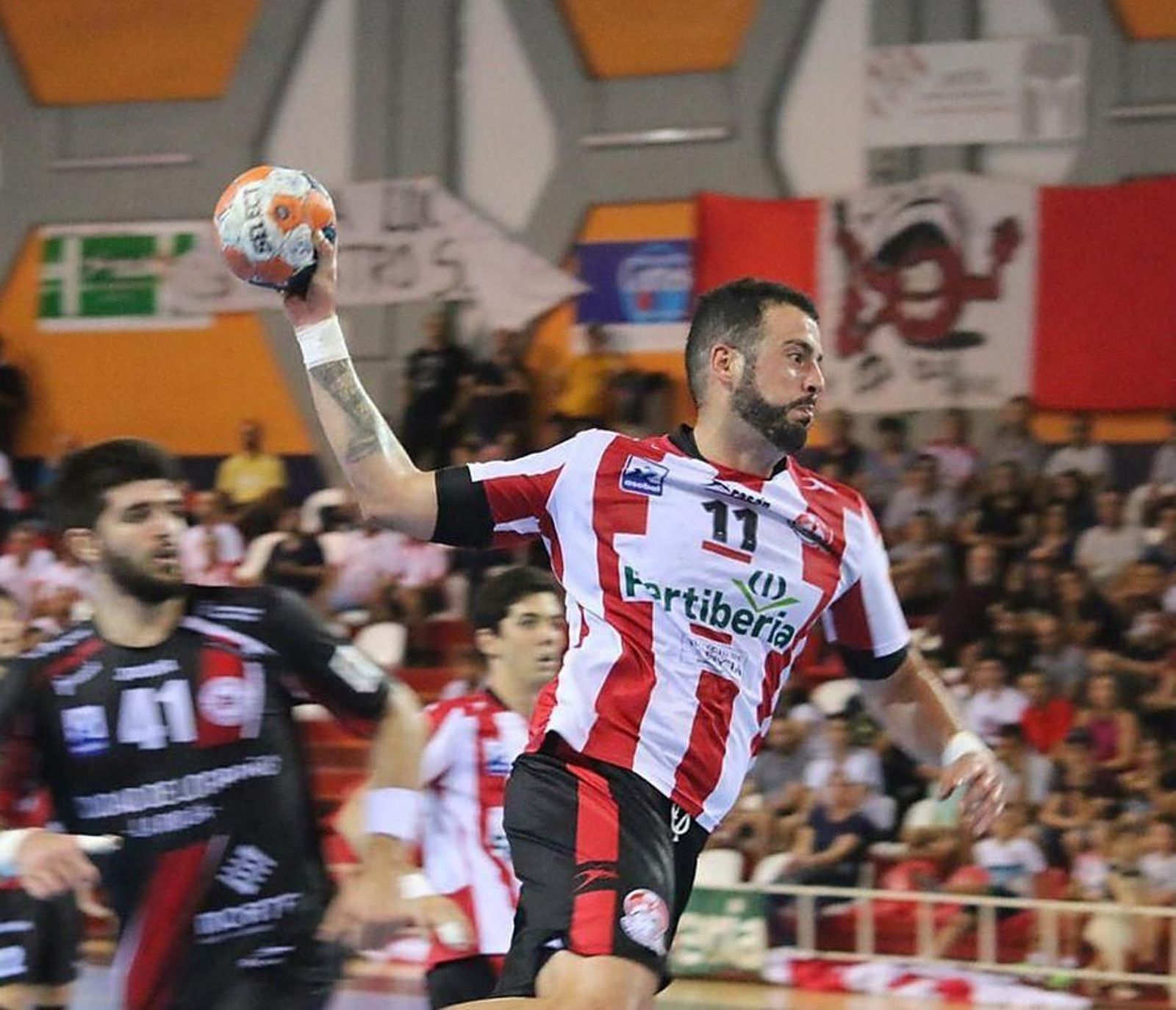 Marcos Dorado se dispone a realizar un lanzamiento con el Puerto Sagunto.