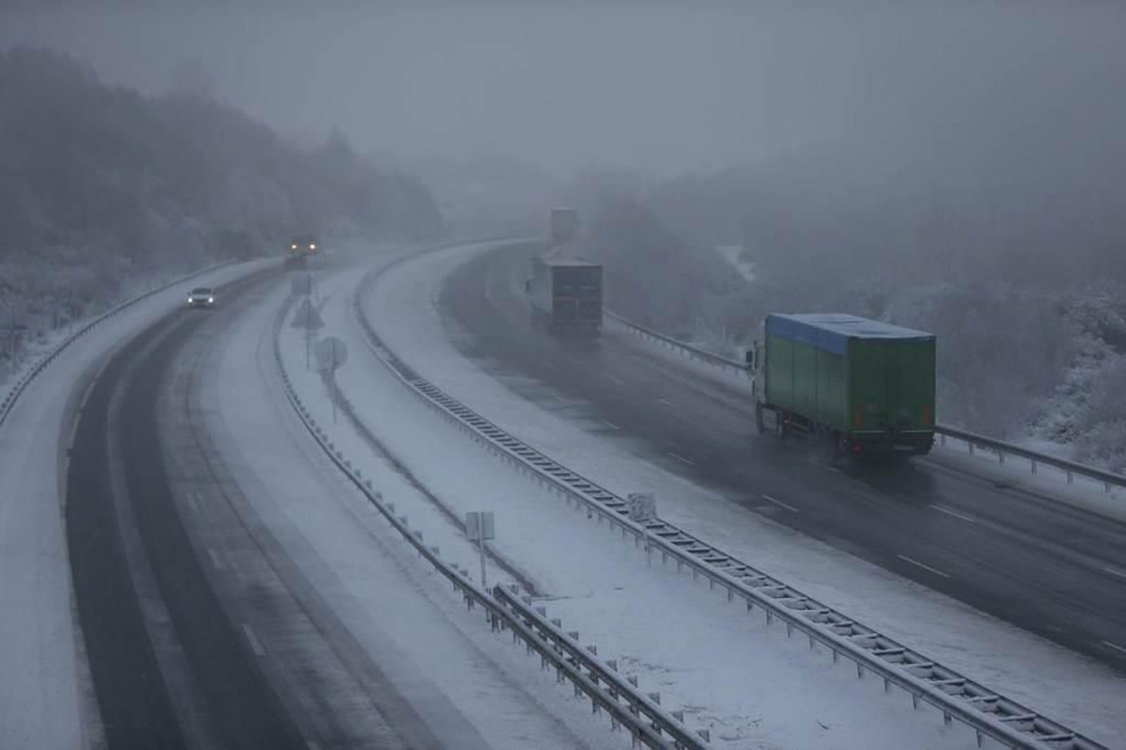 Cortada la A52 por nieve _ Alberte 7