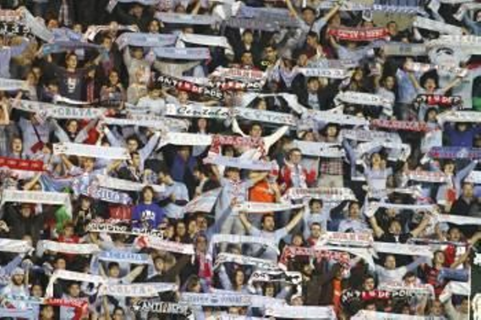 Imagen de la grada de Balaídos llena de aficionados. (Foto: AD)