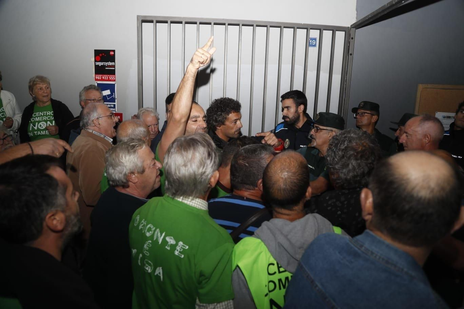 Incidentes en Mos por la ciudad deportiva del Celta // JV Landín