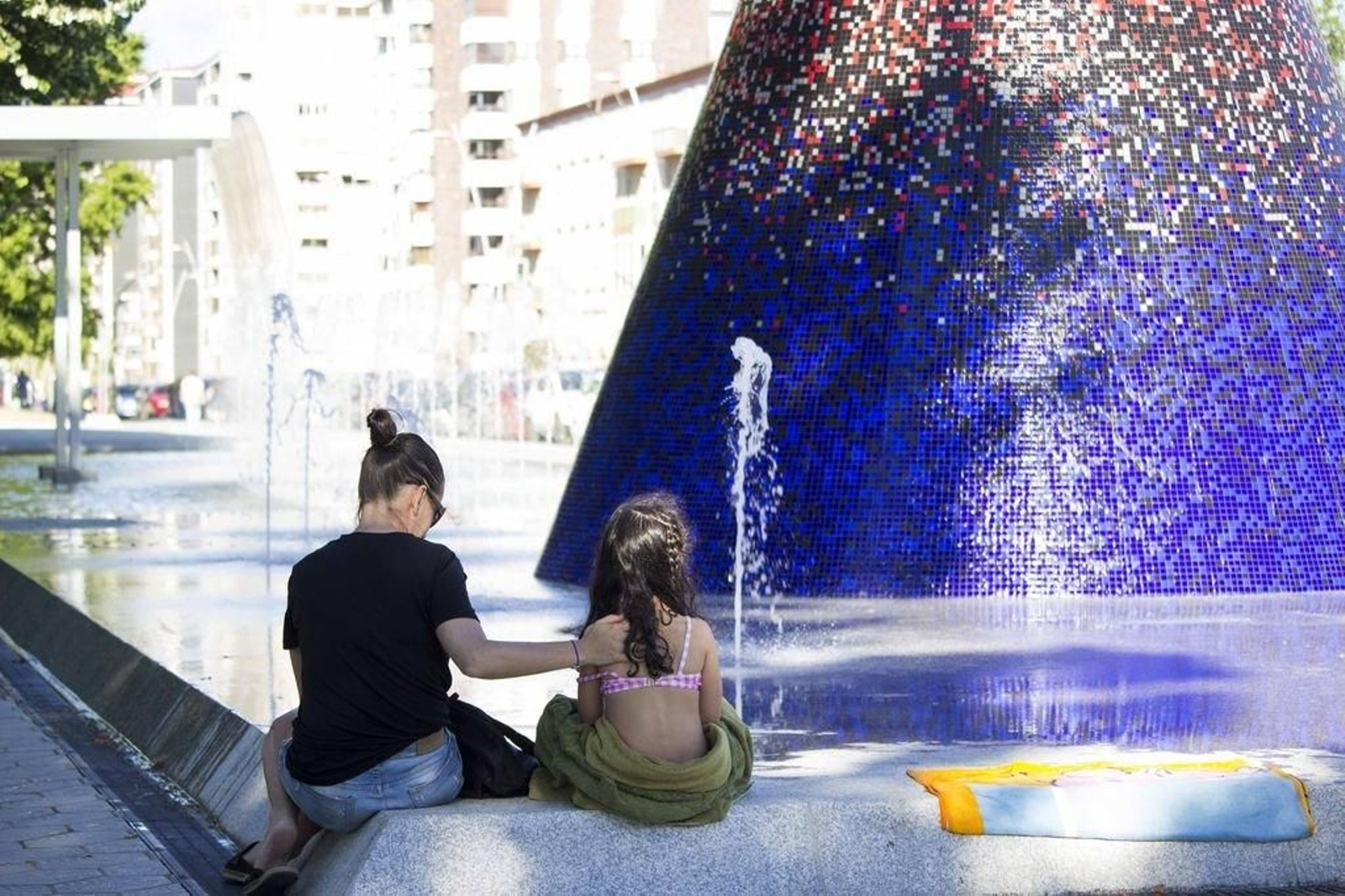 En el entorno del volcán de Coia hay carteles prohibiendo el baño en la fuente.