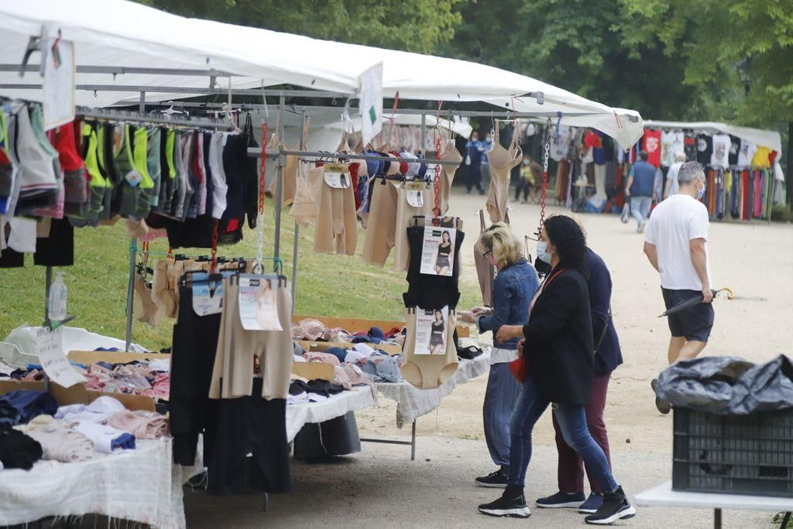 Coia acogió ayer el primer mercadillo tras el parón por el estado de alarma.