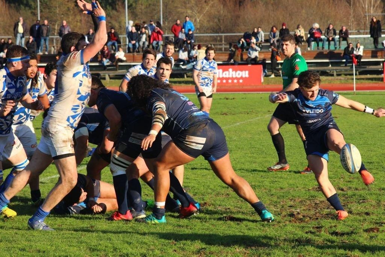 Gabardos, que antou 15 dos 20 puntos do Kaleido Vigo, patea o oval por enriba dun agrupamento ante o Oviedo.