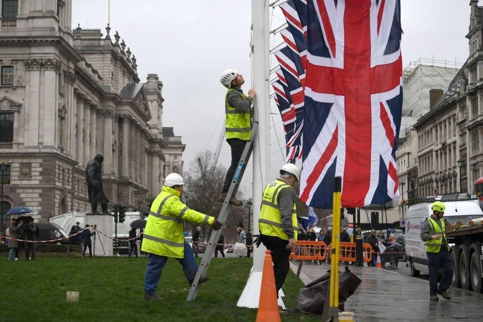 Instalación de banderas británicas en Londres con motivo del “brexit".