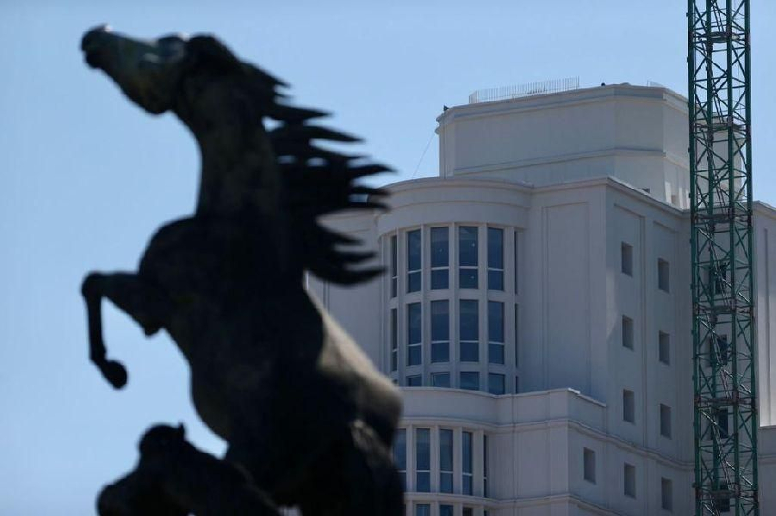 Desmontan la grúa de la Ciudad de la Justicia de Vigo _ Alberte 28