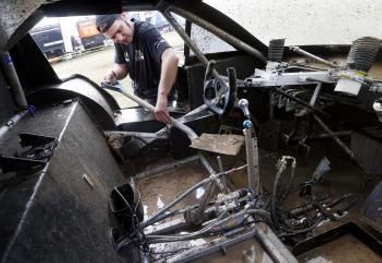 El duelo entre Peterhansel y Al-Attiyah se contrapone con la pelea abierta en las motos