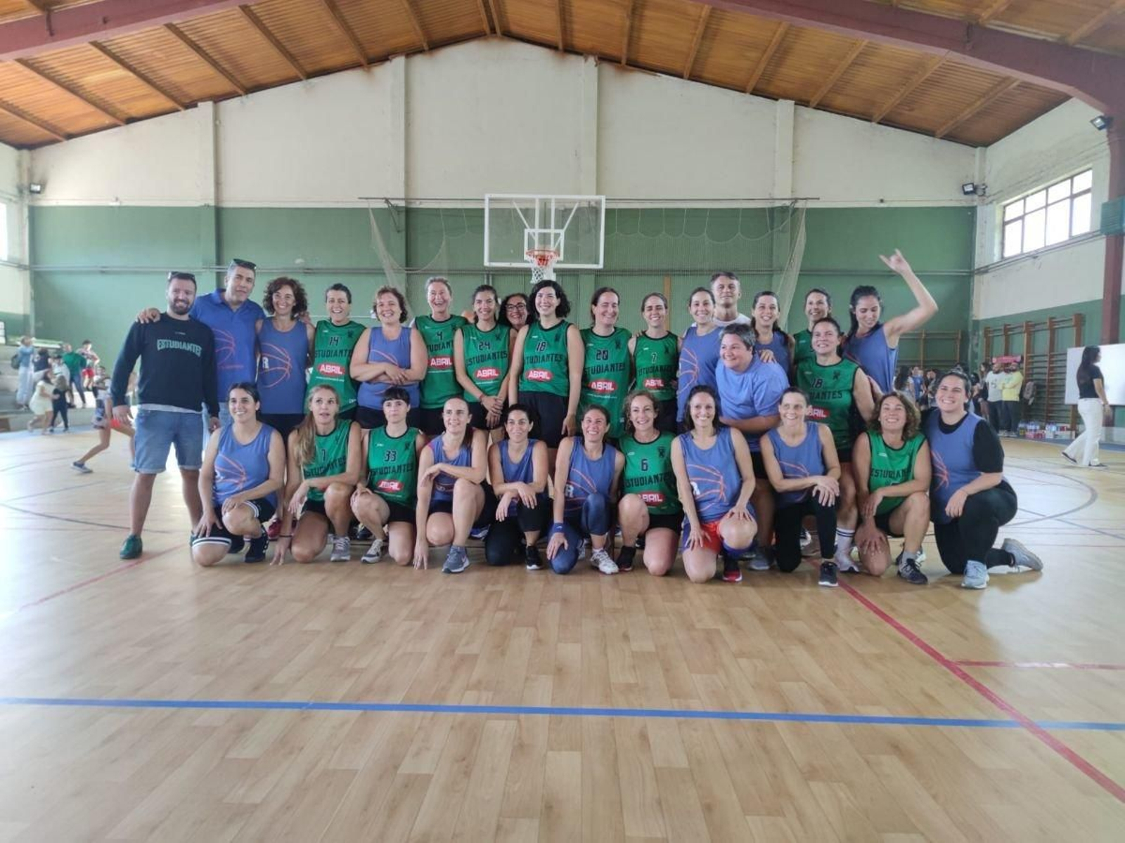 El equipo de madres del Club Baloncesto Redondela se formó a partir del pasado 8 de marzo de 2023 y ya jugó un amistoso.