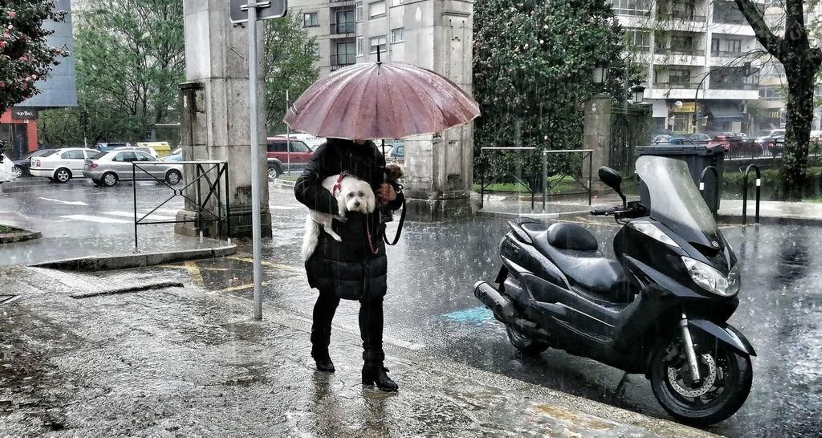 Lluvia y granizo por la mañana en Vigo.