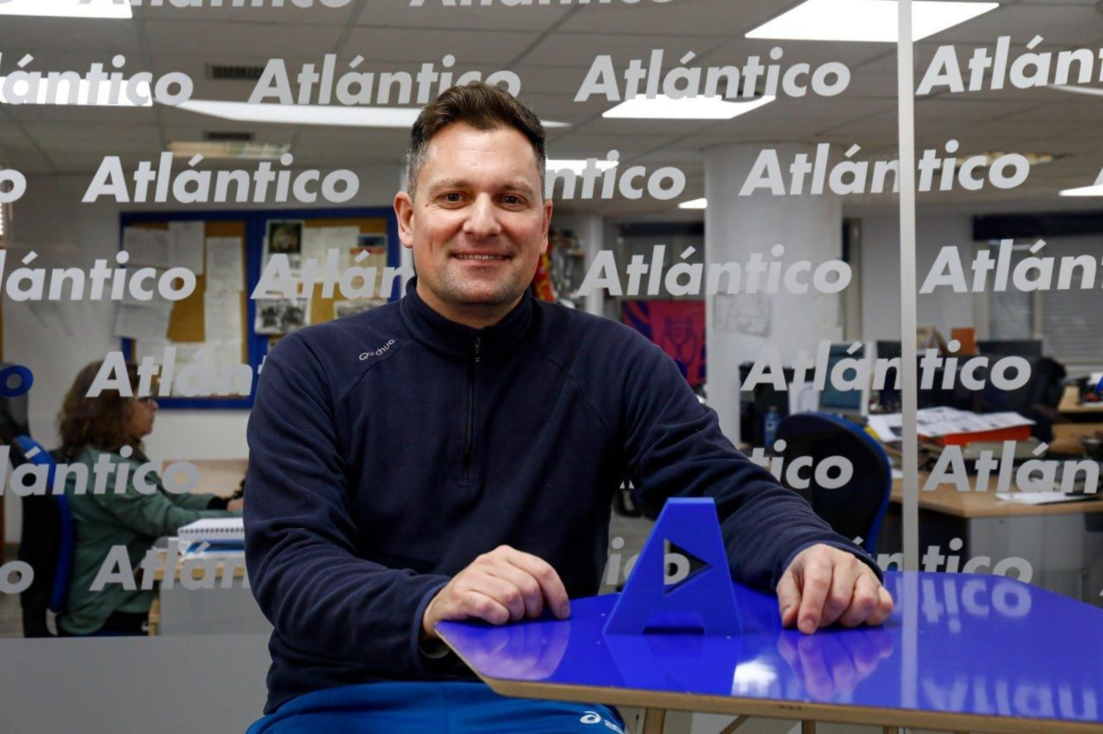 Diego Taboada, del Club Vigo, acudió ayer al set de Atlántico.