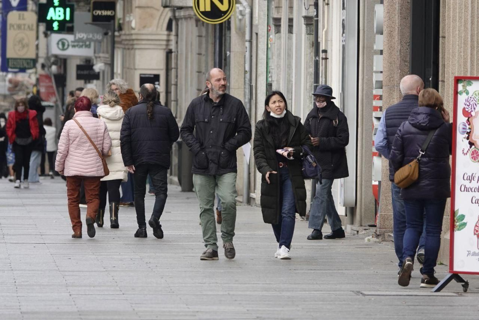 Vigueses el primer día sin la obligatoriedad de llevar mascarilla en exteriores.